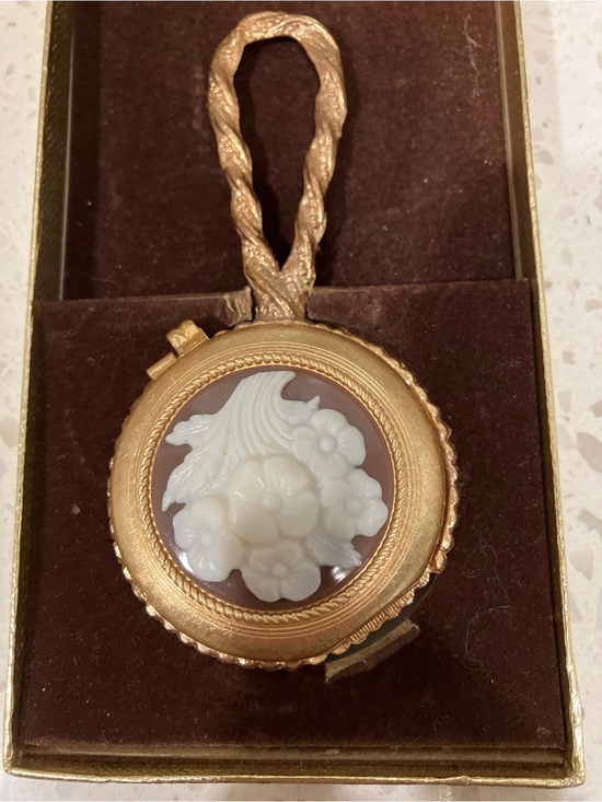 Other - Gold-Tone Floral Cameo Pendant Necklace - White on Brown